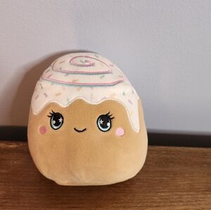 Squishmallows Chanel The Cinnamon Roll With Rainbow Spinkles 5" Mystery Squad
